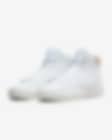 Calzado para mujer Nike Court Royale 2 Mid. Nike.com