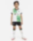 Low Resolution Trzyczęściowy strój dla małych dzieci Nike Dri-FIT Liverpool F.C. 2023/24 (wersja wyjazdowa)