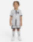 Low Resolution Paris Saint-Germain 2022/23 Away Nike Fußballtrikot-Set für jüngere Kinder