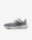 Low Resolution Nike Revolution 5 FlyEase Older Kids' Running Shoes (Wide)