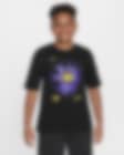 Low Resolution T-shirt dla dużych dzieci (chłopców) Nike NBA Max90 Los Angeles Lakers Courtside