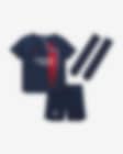 Low Resolution Trzyczęściowy strój dla małych dzieci Nike Dri-FIT Paris Saint-Germain 2023/24 (wersja domowa)