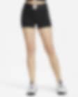 Low Resolution Nike Pro shorts (8 cm) med grafikk og mellomhøyt liv til dame (8 cm)