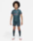 Low Resolution Liverpool FC 2022/23 Third Nike Fußballtrikot-Set für jüngere Kinder