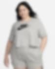 Low Resolution Playera con logotipo cropped para mujer (talla grande) Nike Sportswear Essential