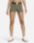 Low Resolution Nike Pro-shorts med mellemhøj talje (8 cm) og grafik til kvinder