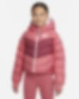 Low Resolution Bunda Nike Sportswear s kapucí a syntetickou výplní pro větší děti (dívky)