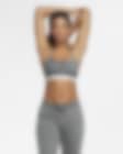 Low Resolution Bra deportivo con almohadillas de sujeción ligera para mujer Nike Indy