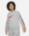Low Resolution Nike Sportswear Repeat Fleece-Sweatshirt mit Rundhalsausschnitt für ältere Kinder (Jungen)