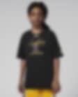 Low Resolution Los Angeles Lakers Courtside Statement Edition Jordan NBA Max90 póló nagyobb gyerekeknek (fiúknak)