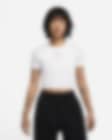 Low Resolution เสื้อยืดเอวลอยทรงเข้ารูปผู้หญิง Nike Sportswear Essential