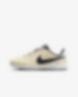 Low Resolution Nike Jr. Tiempo Legend 10 Club Younger/Older Kids' Turf Low-Top Football Shoes