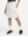 Low Resolution Nike Sportswear Phoenix Fleece Damesshorts met ruimvallende pasvorm en hoge taille