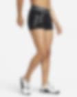 Low Resolution Nike Pro-shorts med mellemhøj talje (8 cm) og grafik til kvinder