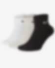 Low Resolution Κάλτσες μέχρι τον αστράγαλο με αντικραδασμική προστασία Nike (τρία ζευγάρια)