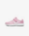 Low Resolution Nike Revolution 4 FlyEase Younger Kids' Shoe