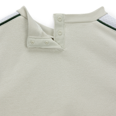 Enterito para bebé Nike Sportswear (12 a 24 meses) P.E. Conjunto de sudadera de cuello redondo y pantalones de French Terry para bebé