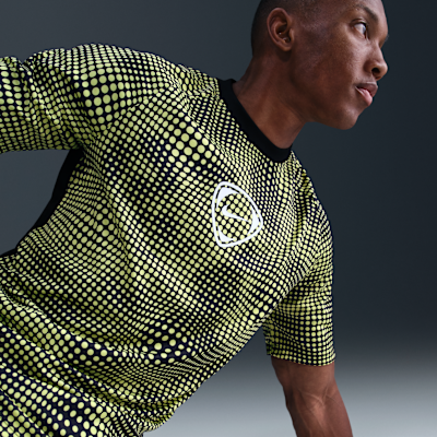 Nike Academy+ Men's Dri-FIT Short-Sleeve Soccer Top