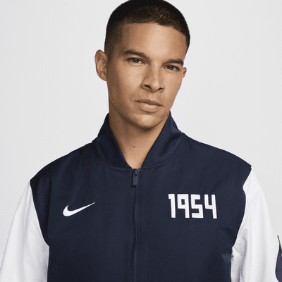 Chamarra bomber de fútbol Nike de tejido Woven y sin forro para hombre Pumas UNAM Sport Essentials