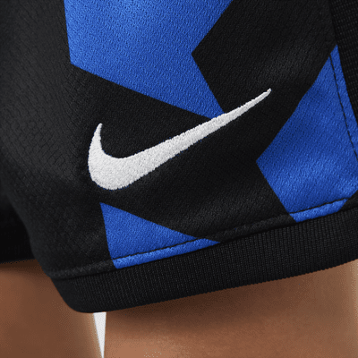 Conjunto de três peças de futebol de réplica Nike do equipamento principal Stadium Inter de Milão 2024/25 para criança