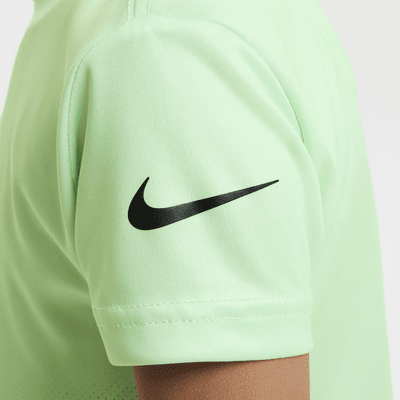 Playera Swoosh de estilo elevado infantil Nike Dri-FIT