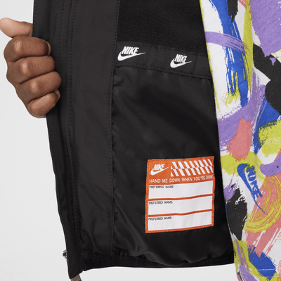 Chamarra acolchada Swoosh con patrón en bajorrelieve para niños talla pequeña Nike