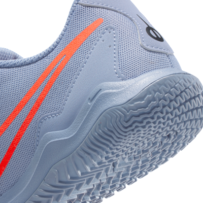 Tacos de fútbol para cancha cubierta de corte low para niños de preescolar y grandes Nike Jr. Tiempo Legend 10 Academy