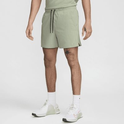 Shorts versátiles sin forro Dri-FIT de 13 cm para hombre Nike Unlimited