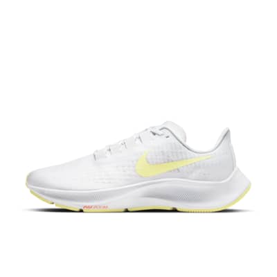 white nike running sneakers womens