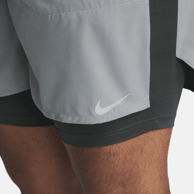 Shorts de running híbridos Dri-FIT de 12.5 cm para hombre Nike Stride