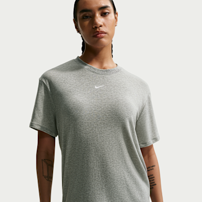 Nike One Relaxed Dri-FIT Kısa Kollu Kadın Üstü