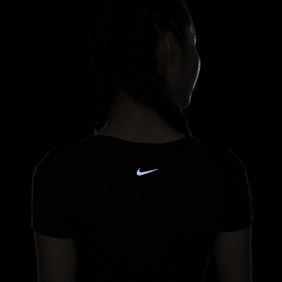 Nike One Fitted 女款 Dri-FIT 短袖短版上衣