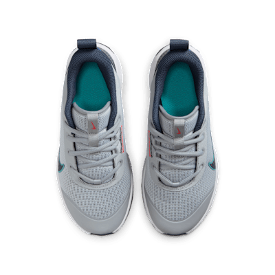 Nike Omni Multi-Court Hallenschuh für ältere Kinder