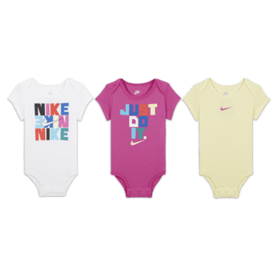 Lot de trois bodys Nike pour bébé (3 - 6 mois). Nike FR