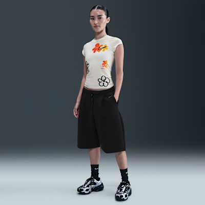 Nike Sportswear Women's Tight Short-Sleeve Graphic T-Shirt