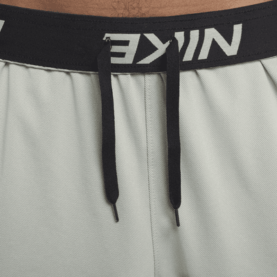 Shorts versátiles sin forro Dri-FIT de 23 cm para hombre Nike Totality