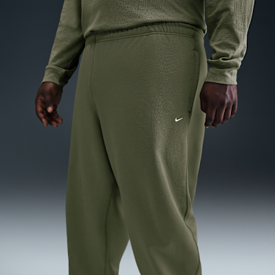 Pants de tejido Fleece con puños para hombre Nike Solo Swoosh