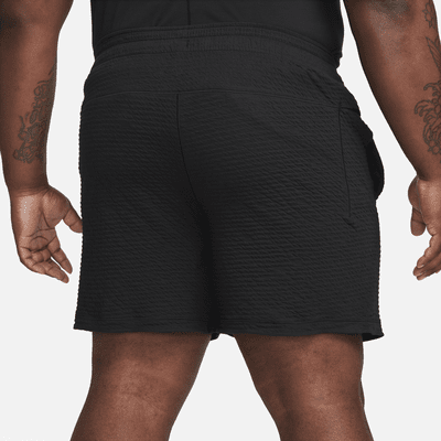 Shorts sin forro Dri-FIT de 18 cm para hombre Nike Yoga