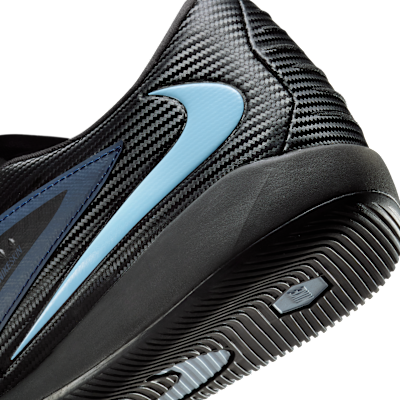 Nike Phantom 6 Low Academy Indoor/Court Soccer Shoes