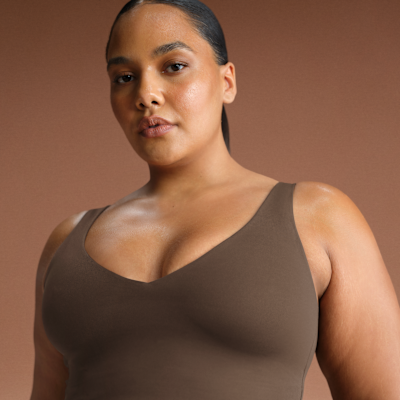 NikeSKIMS Matte Women's V-Neck Long-Line Bra