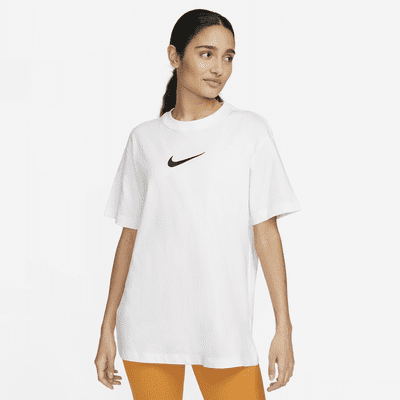 Vakantie Rafflesia Arnoldi gastvrouw Nike Sportswear T-shirt voor dames. Nike BE