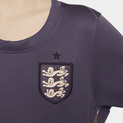 England 2024/25 Stadium Away dreiteiliges Nike Replika Fußballtrikot-Set (jüngere Kinder)