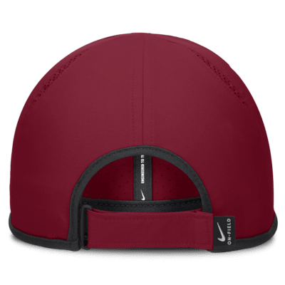 Gorra universitaria Nike Dri-FIT ajustable para hombre Alabama Crimson Tide On-Field Featherlight