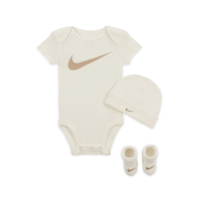 Nike Baby (0-6M) 8-Piece Boxed Gift Set