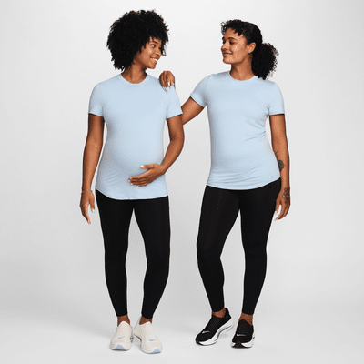 Playera de manga corta Dri-FIT con ajuste slim de maternidad para mujer Nike (M) One