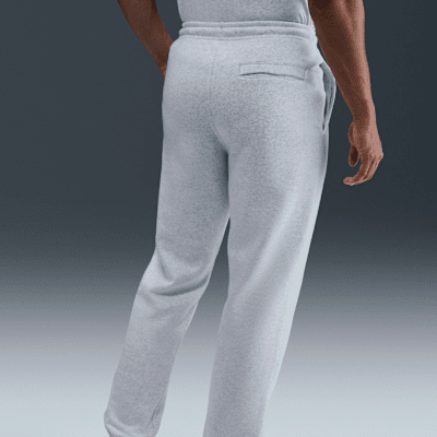Nike Club Pants de tejido Fleece cepillado con puños para hombre