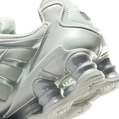 반사 디자인 액센트가 있는 나이키 샥스 TL 여성 신발