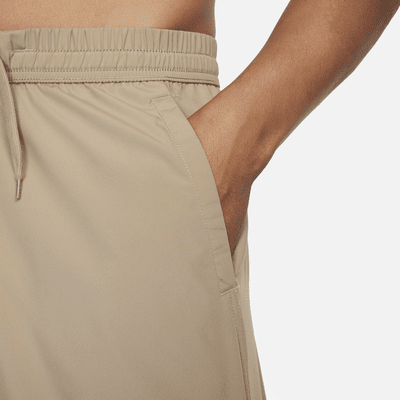 Shorts versátiles Dri-FIT de 13 cm sin forro para hombre Nike Form