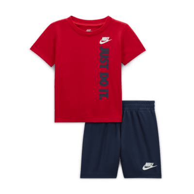 Zestaw ze spodenkami z dzianiny dresowej dla niemowląt Nike Sportswear (12–24 M)