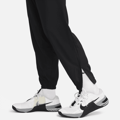Nike Form Men's Dri-FIT Tapered Versatile Trousers. Nike RO